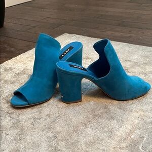 DKNY Women's Vibrant Blue Mules. New, Never Worn.